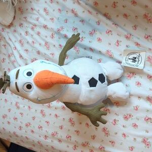 Disney parks Olaf stuffed animal